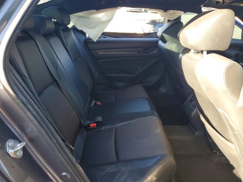 47702996 :رقم المزاد ، 1HGCV2F36JA031391 vin ، 2018 Honda Accord مزاد بيع