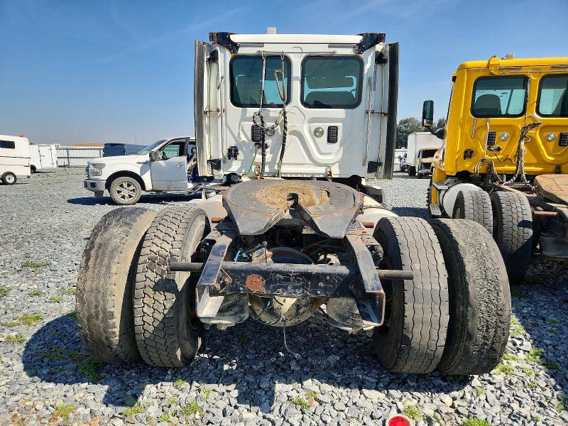 Продаж на аукціоні авто 2015 Freightliner Cascadia, vin: 1FUBGED56FLGL0454, номер лоту: 41761476