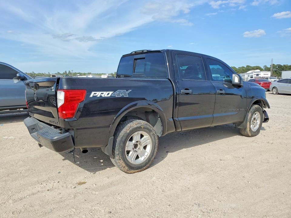 46569426 :رقم المزاد ، 1N6AA1E51JN547579 vin ، 2018 Nissan Titan مزاد بيع