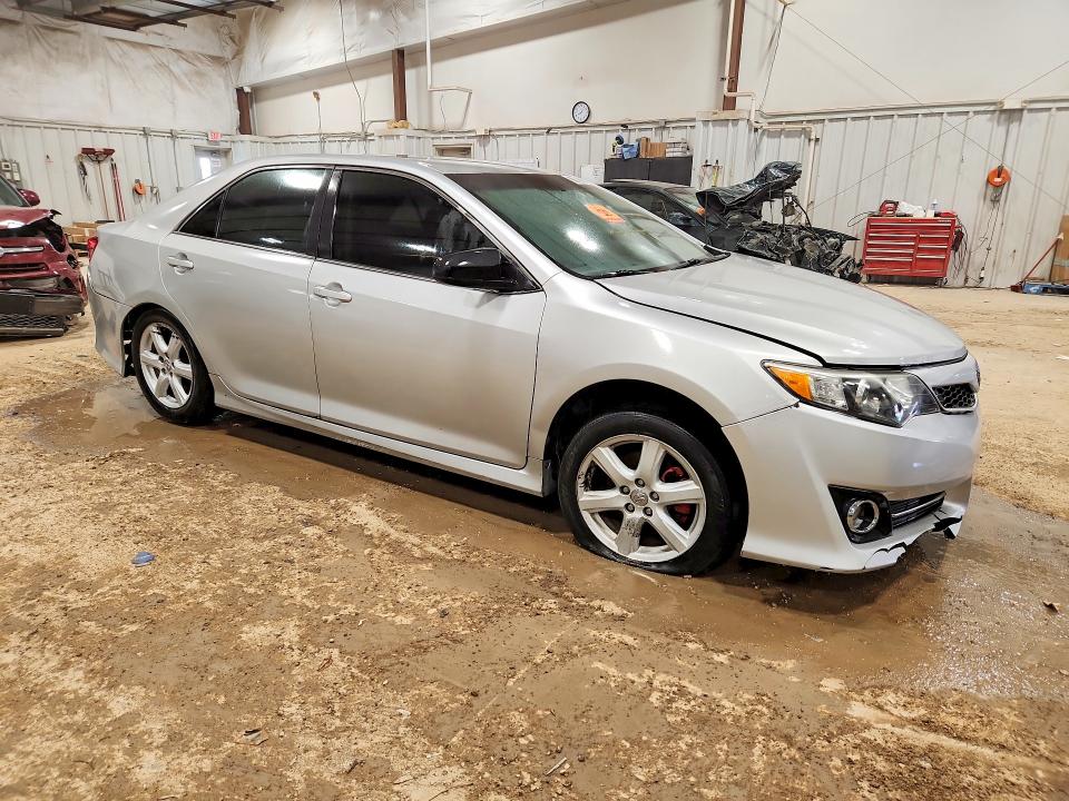 2014 Toyota Camry მანქანა იყიდება აუქციონზე, vin: 4T1BF1FK2EU427665, აუქციონის ნომერი: 77088095