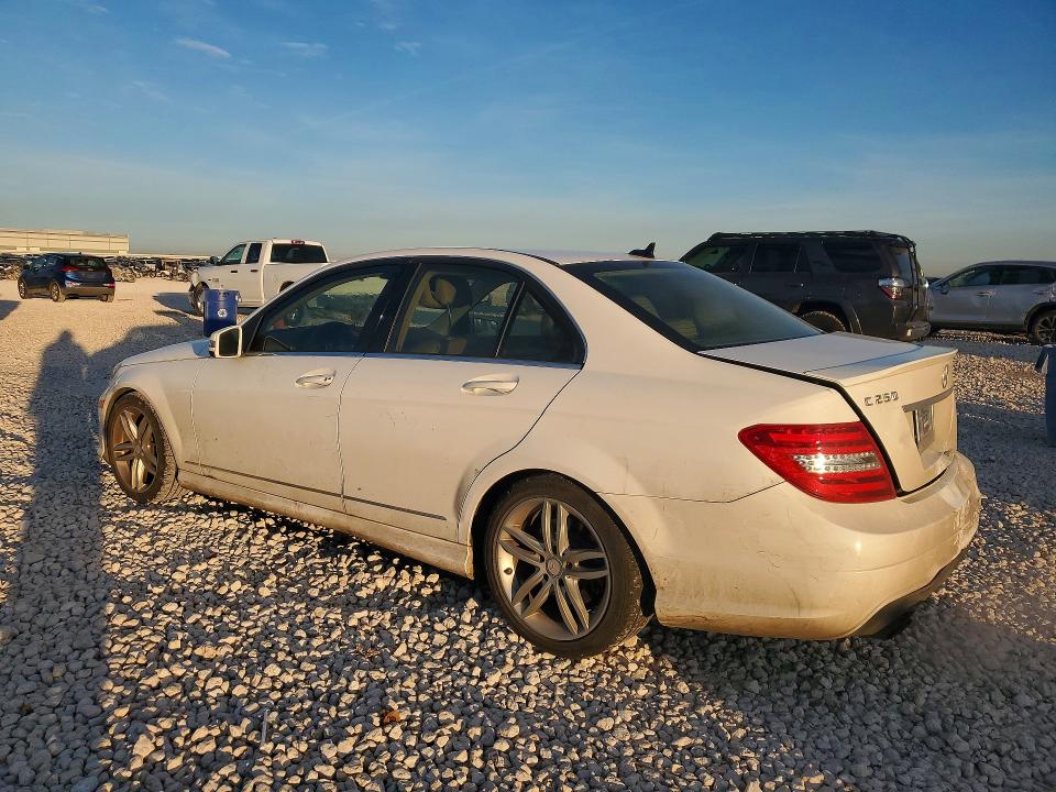 Продажа на аукционе авто 2013 Mercedes-benz C, vin: WDDGF4HB6DR263546, номер лота: 46395076