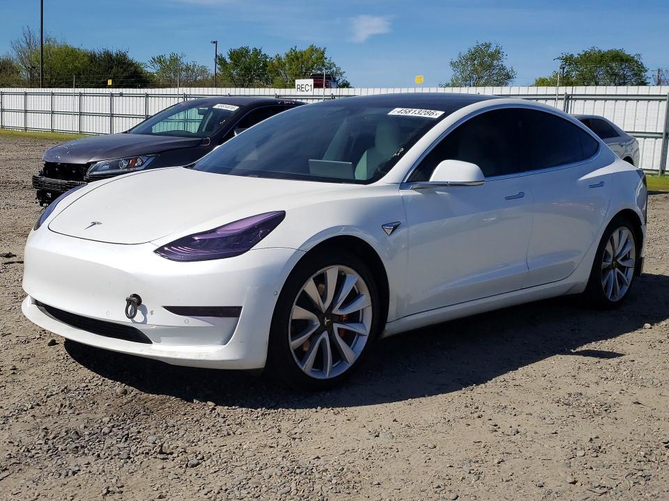 45813286 :رقم المزاد ، 5YJ3E1EB4KF437261 vin ، 2019 Tesla Model 3 مزاد بيع