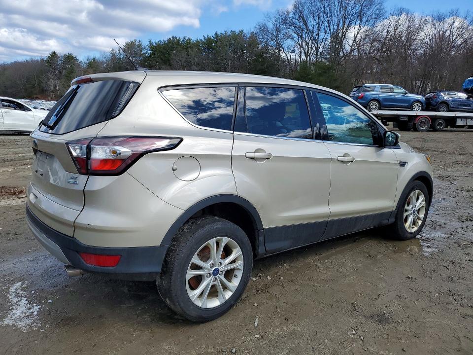 47496256 :رقم المزاد ، 1FMCU9GD0HUA73335 vin ، 2017 Ford Escape مزاد بيع