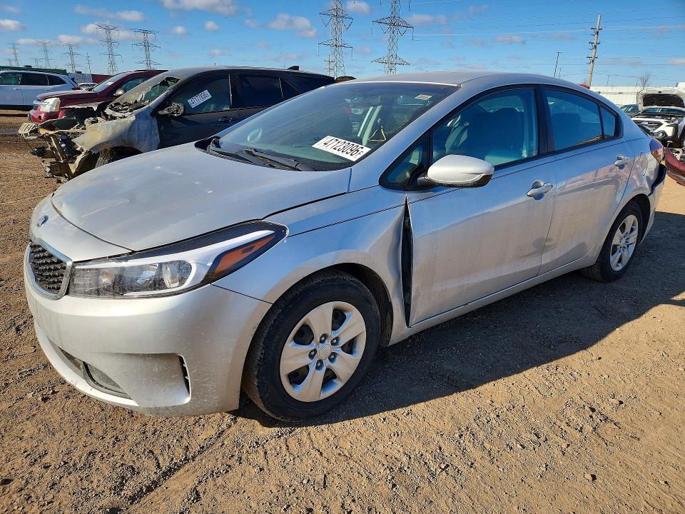 47123096 :رقم المزاد ، 3KPFK4A71JE278857 vin ، 2018 Kia Forte مزاد بيع