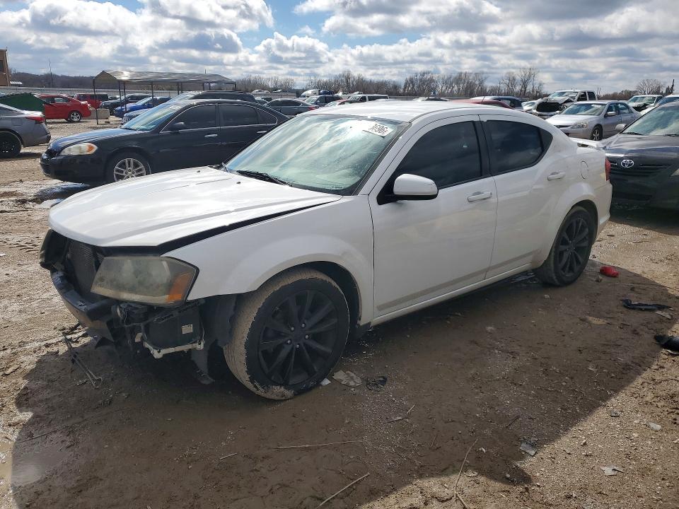 45758696 :رقم المزاد ، 1C3CDZCG4DN620118 vin ، 2013 Dodge Avenger مزاد بيع
