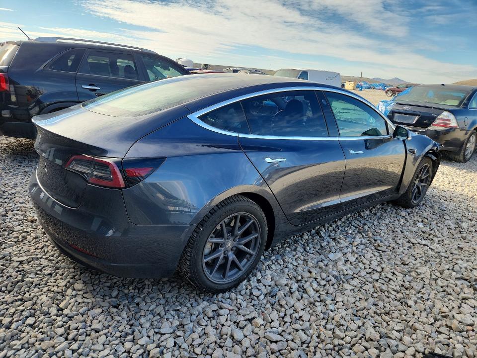 2018 Tesla Model 3 მანქანა იყიდება აუქციონზე, vin: 5YJ3E1EA1JF005040, აუქციონის ნომერი: 46113746