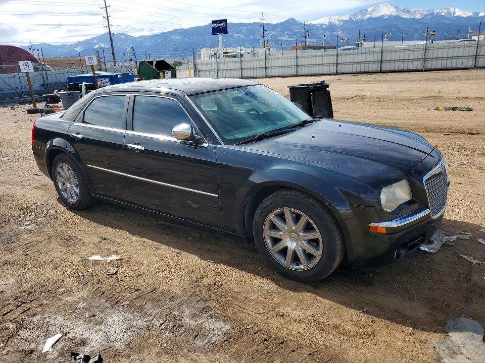 41807636 :رقم المزاد ، 2C3CA3CV1AH137579 vin ، 2010 Chrysler 300 مزاد بيع
