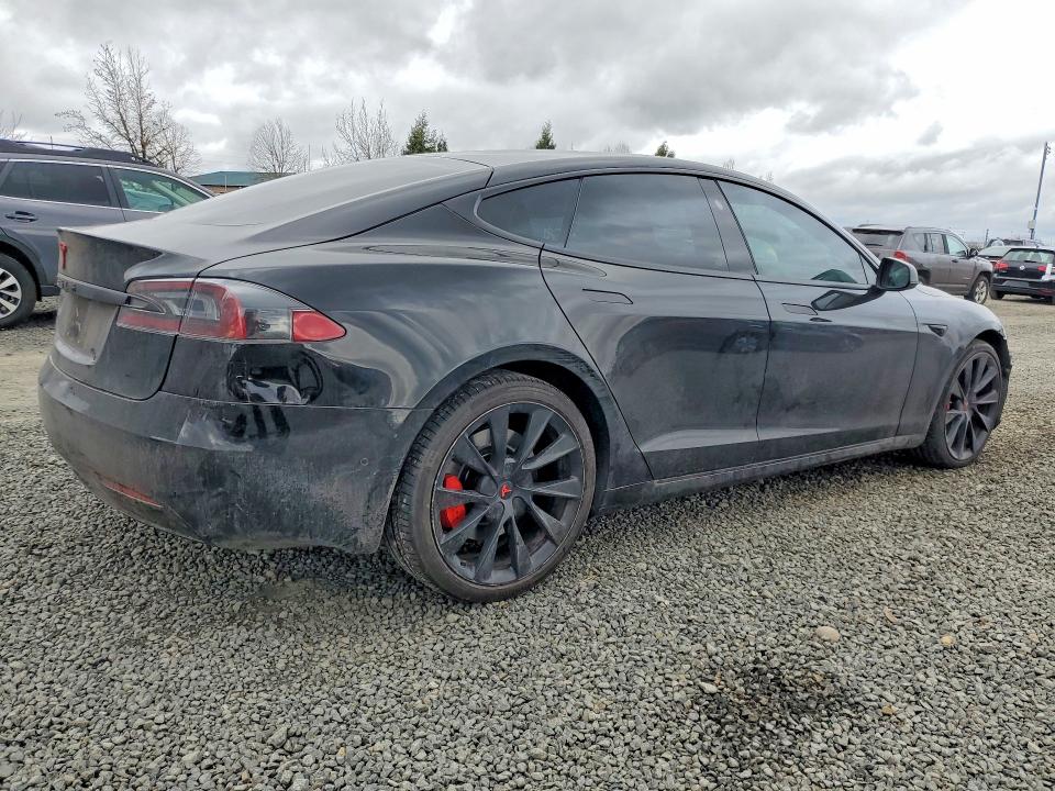 79712635 :رقم المزاد ، 5YJSA1E22KF332497 vin ، 2019 Tesla Model S مزاد بيع