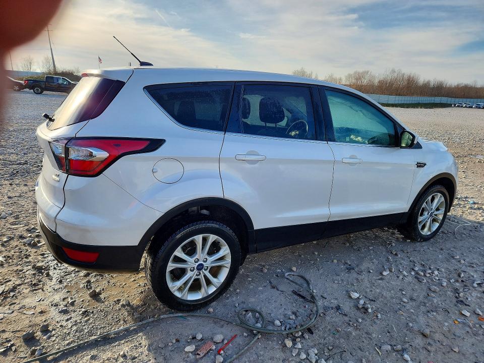 45595566 :رقم المزاد ، 1FMCU0GD5HUC32278 vin ، 2017 Ford Escape مزاد بيع