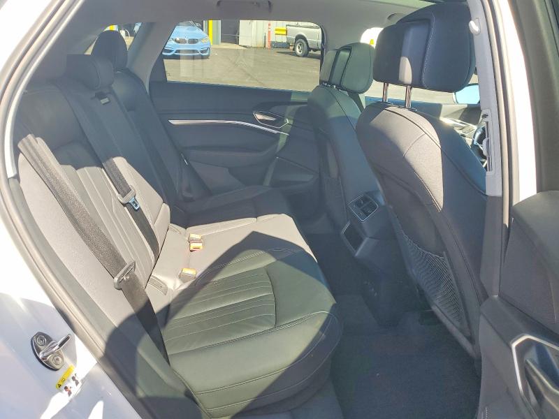47777686 :رقم المزاد ، WA1AAAGE2NB043236 vin ، 2022 Audi E-tron مزاد بيع
