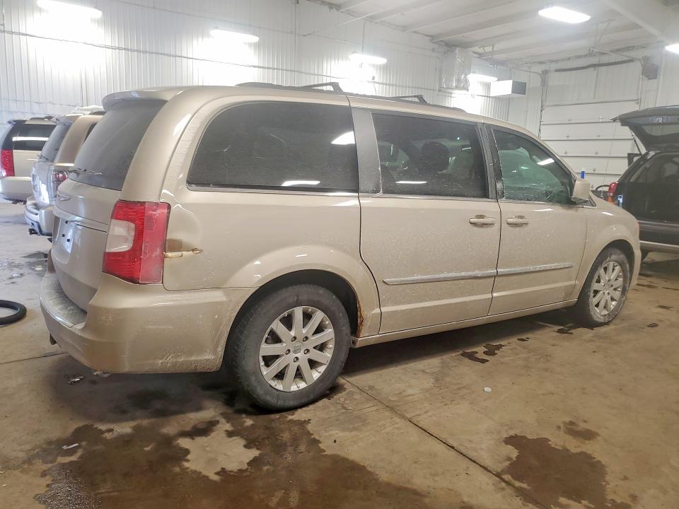 46057636 :رقم المزاد ، 2C4RC1BG7FR551586 vin ، 2015 Chrysler Town & Country مزاد بيع