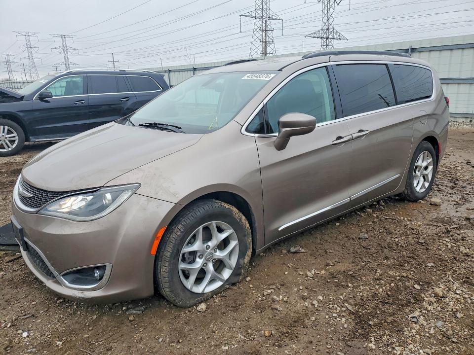 Auction sale of the 2017 Chrysler Pacifica, vin: 2C4RC1BG2HR752749, lot number: 45548376