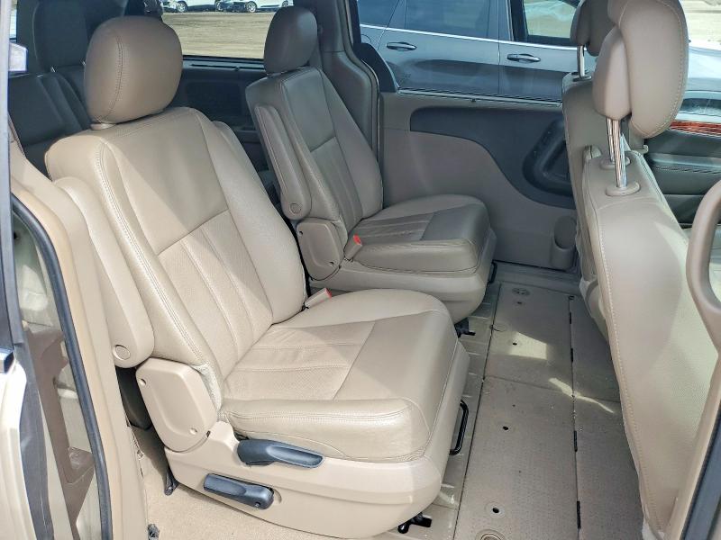 47425776 :رقم المزاد ، 2C4RC1CGXFR727951 vin ، 2015 Chrysler Town & Country مزاد بيع