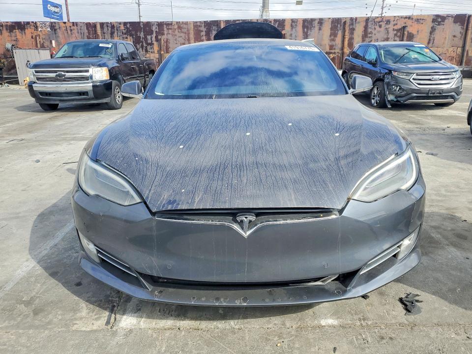41916776 :رقم المزاد ، 5YJSA1E26HF219371 vin ، 2017 Tesla Model S مزاد بيع