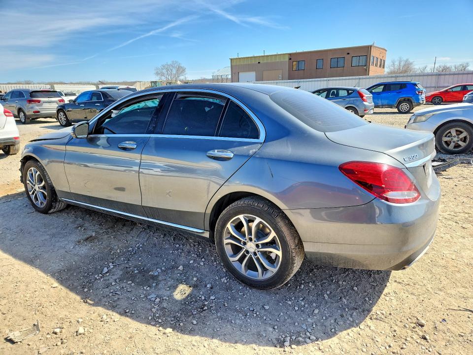 47886196 :رقم المزاد ، 55SWF4KB8HU197509 vin ، 2017 Mercedes-benz C مزاد بيع