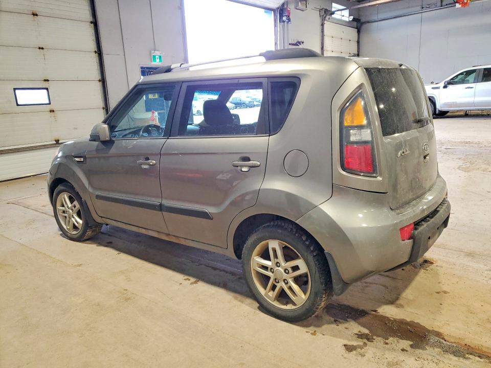 46763796 :رقم المزاد ، KNDJT2A25B7319864 vin ، 2011 Kia Soul مزاد بيع