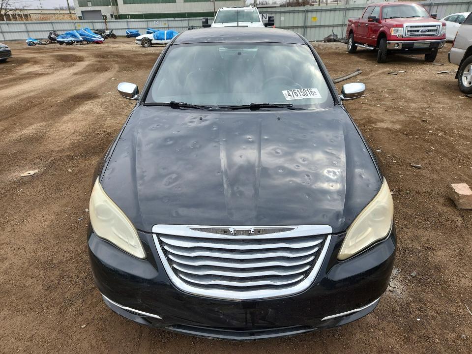 2011 Chrysler 200 მანქანა იყიდება აუქციონზე, vin: 1C3BC2FG4BN517943, აუქციონის ნომერი: 47615016