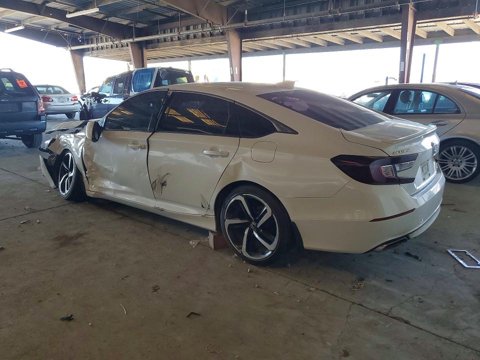 47011036 :رقم المزاد ، 1HGCV1F37JA157057 vin ، 2018 Honda Accord مزاد بيع