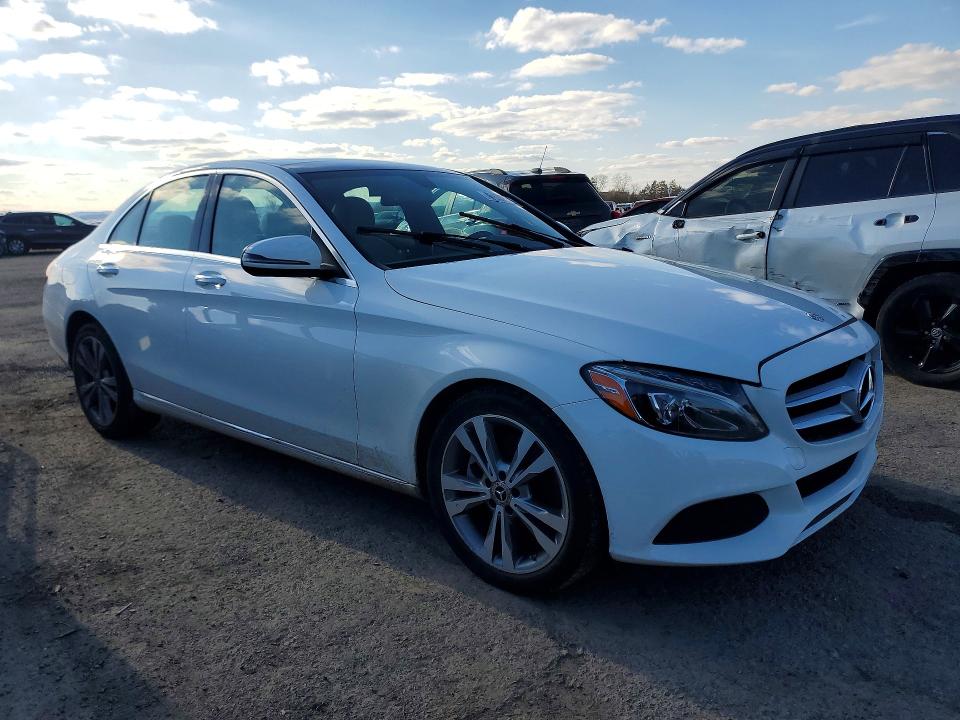 46635796 :رقم المزاد ، WDDWF4KB6JR411078 vin ، 2018 Mercedes-benz C مزاد بيع