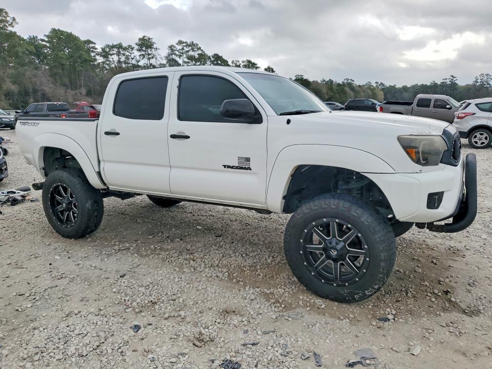 2015 Toyota Tacoma მანქანა იყიდება აუქციონზე, vin: 5TFLU4EN3FX116340, აუქციონის ნომერი: 79426485