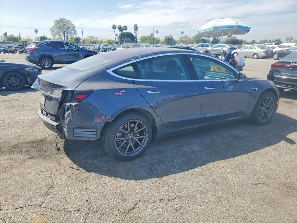 47172686 :رقم المزاد ، 5YJ3E1EA6JF158271 vin ، 2018 Tesla Model 3 مزاد بيع