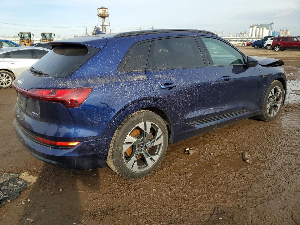 46537936 :رقم المزاد ، WA1AAAGE9NB009732 vin ، 2022 Audi E-tron مزاد بيع