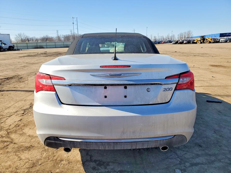 79615555 :رقم المزاد ، 1C3BC2EG1BN536502 vin ، 2011 Chrysler 200 مزاد بيع