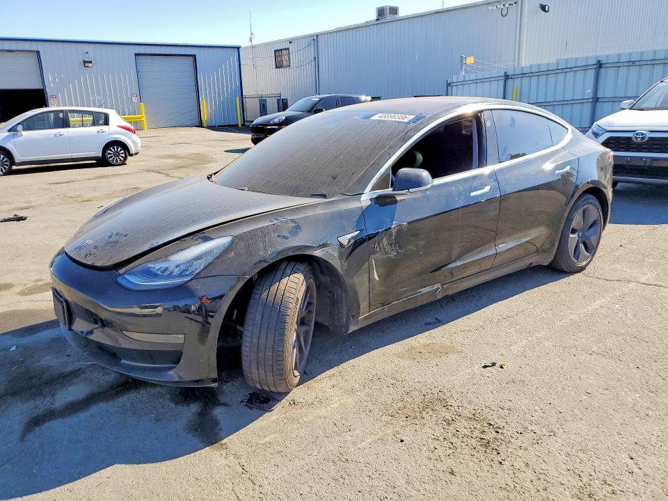 2018 Tesla Model 3 მანქანა იყიდება აუქციონზე, vin: 5YJ3E1EA4JF165817, აუქციონის ნომერი: 45890386