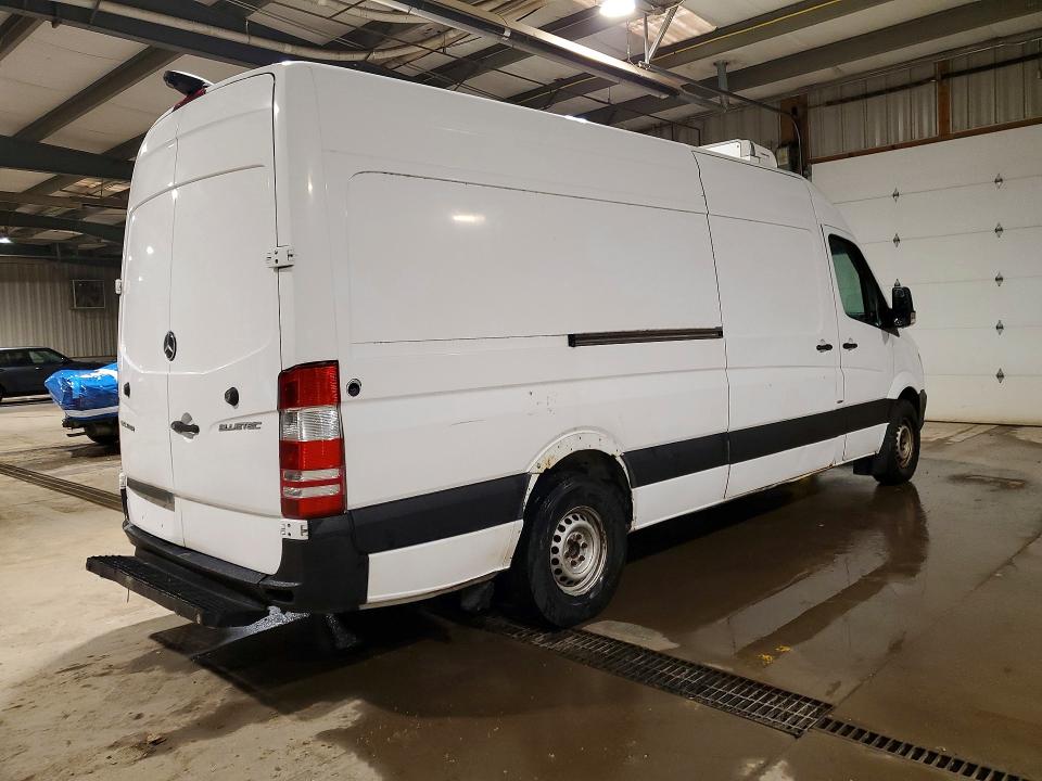 45838946 :رقم المزاد ، WD3PE8CC4F5960447 vin ، 2015 Mercedes Benz Sprinter مزاد بيع