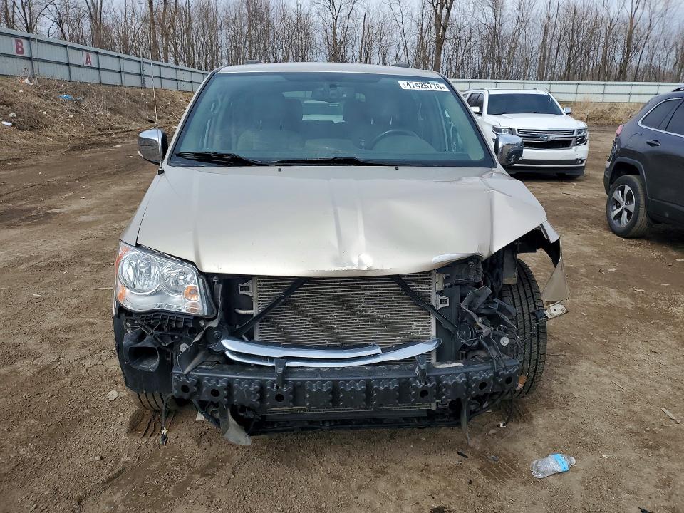 47425776 :رقم المزاد ، 2C4RC1CGXFR727951 vin ، 2015 Chrysler Town & Country مزاد بيع