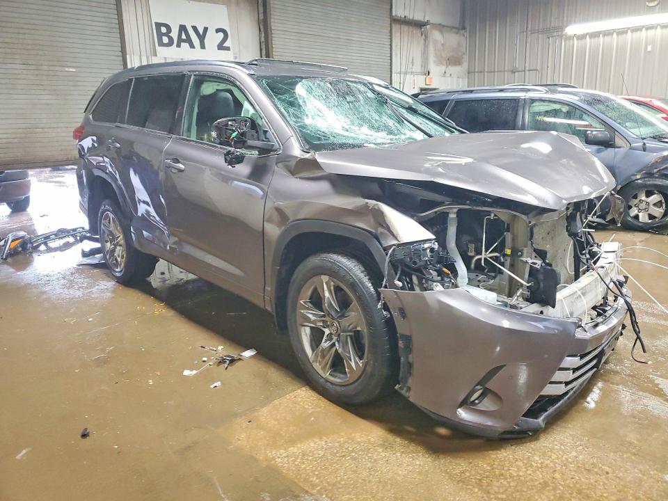 2018 Toyota Highlander მანქანა იყიდება აუქციონზე, vin: 5TDDZRFH3JS873958, აუქციონის ნომერი: 41584046