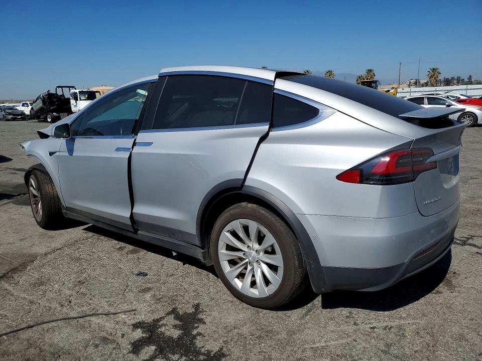 2017 Tesla Model X მანქანა იყიდება აუქციონზე, vin: 5YJXCAE27HF077113, აუქციონის ნომერი: 45677176