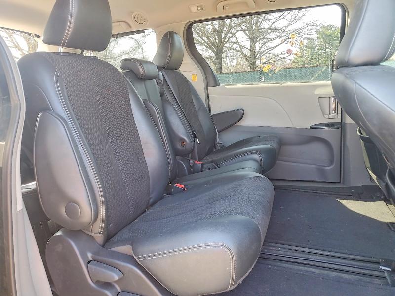 47608646 :رقم المزاد ، 5TDXK3DC5CS211307 vin ، 2012 Toyota Sienna مزاد بيع