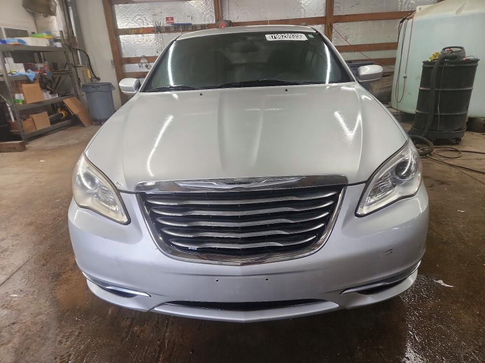 79826935 :رقم المزاد ، 1C3BC1FB6BN562364 vin ، 2011 Chrysler 200 مزاد بيع