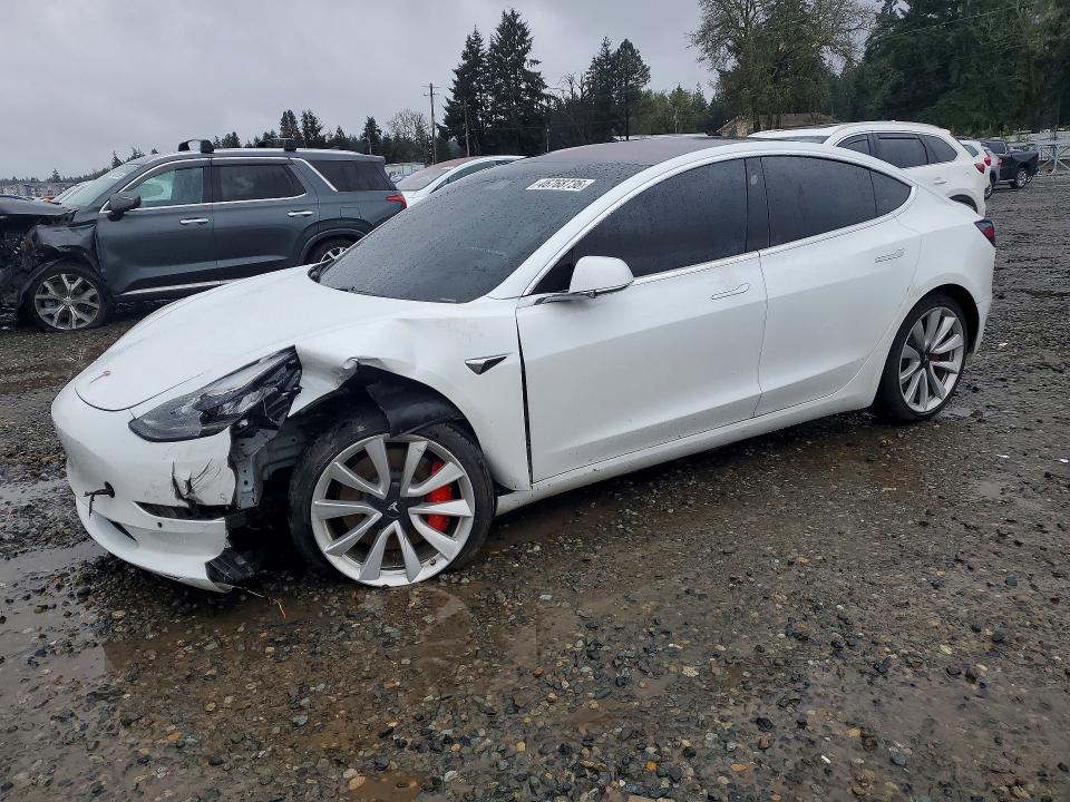 46768736 :رقم المزاد ، 5YJ3E1EB6JF072550 vin ، 2018 Tesla Model 3 مزاد بيع