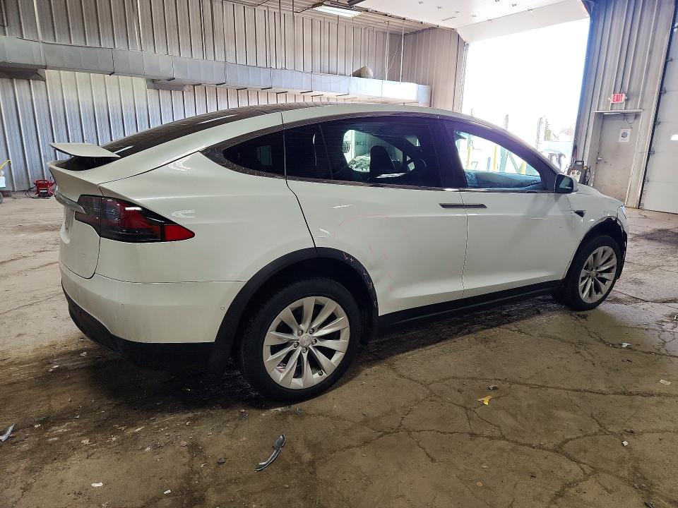 Продаж на аукціоні авто 2018 Tesla Model X, vin: 5YJXCBE27JF101373, номер лоту: 79399875