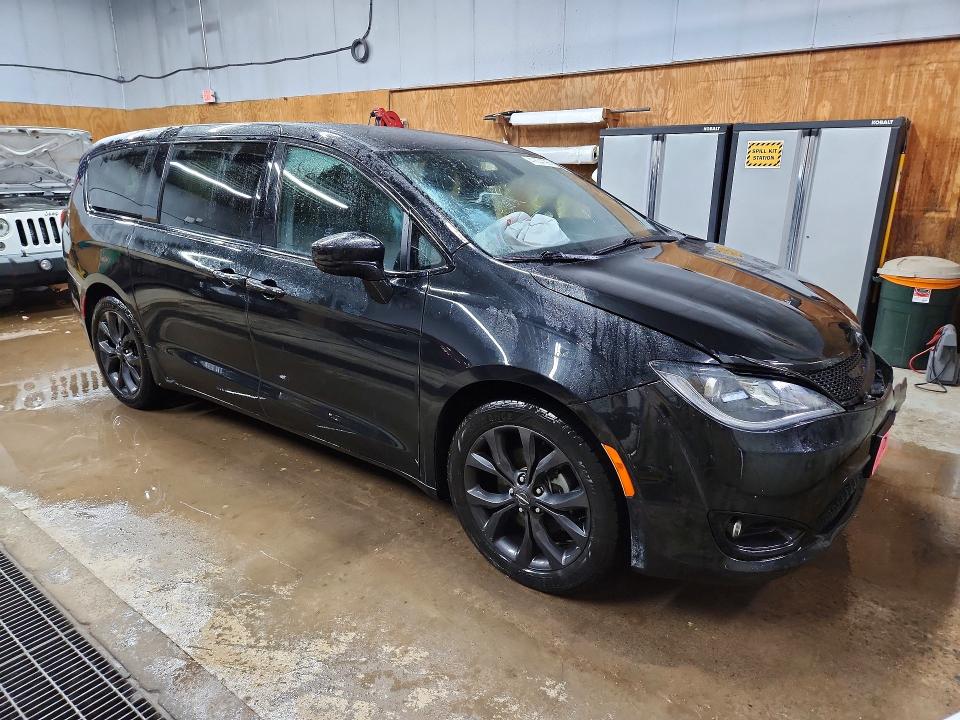 47604796 :رقم المزاد ، 2C4RC1FG4KR531851 vin ، 2019 Chrysler Pacifica مزاد بيع