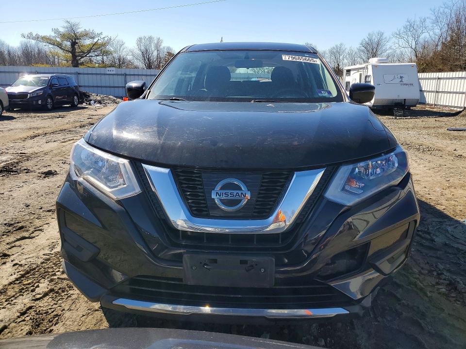 79685665 :رقم المزاد ، KNMAT2MV5HP615630 vin ، 2017 Nissan Rogue مزاد بيع