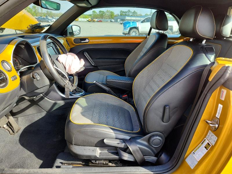 46233816 :رقم المزاد ، 3VWT17AT7HM808797 vin ، 2017 Volkswagen Beetle مزاد بيع