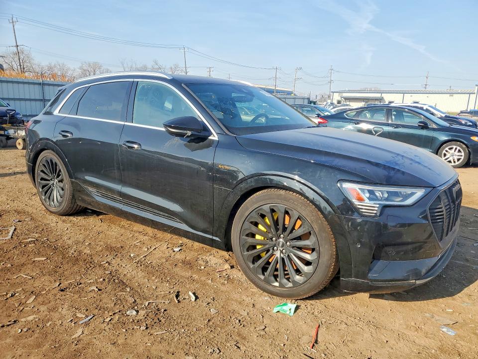 Продажа на аукционе авто 2019 Audi E-tron, vin: WA1VABGE9KB017011, номер лота: 47693086