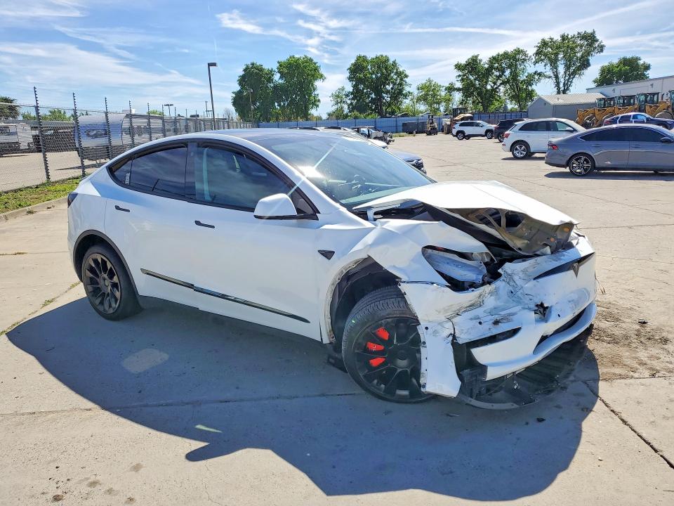 47556396 :رقم المزاد ، 7SAYGDEE7NF424071 vin ، 2022 Tesla Model Y مزاد بيع