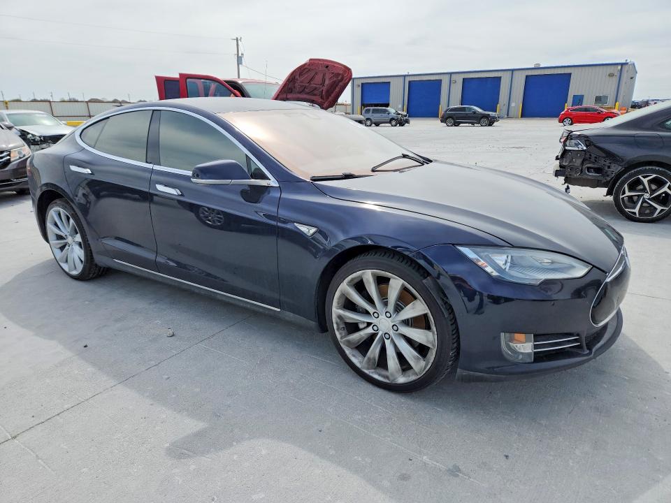 Продажа на аукционе авто 2015 Tesla Model S, vin: 5YJSA1H16FFP73798, номер лота: 45810876