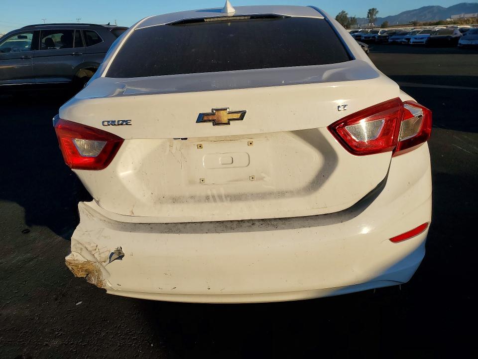 46321936 :رقم المزاد ، 1G1BE5SM9J7192253 vin ، 2018 Chevrolet Cruze مزاد بيع