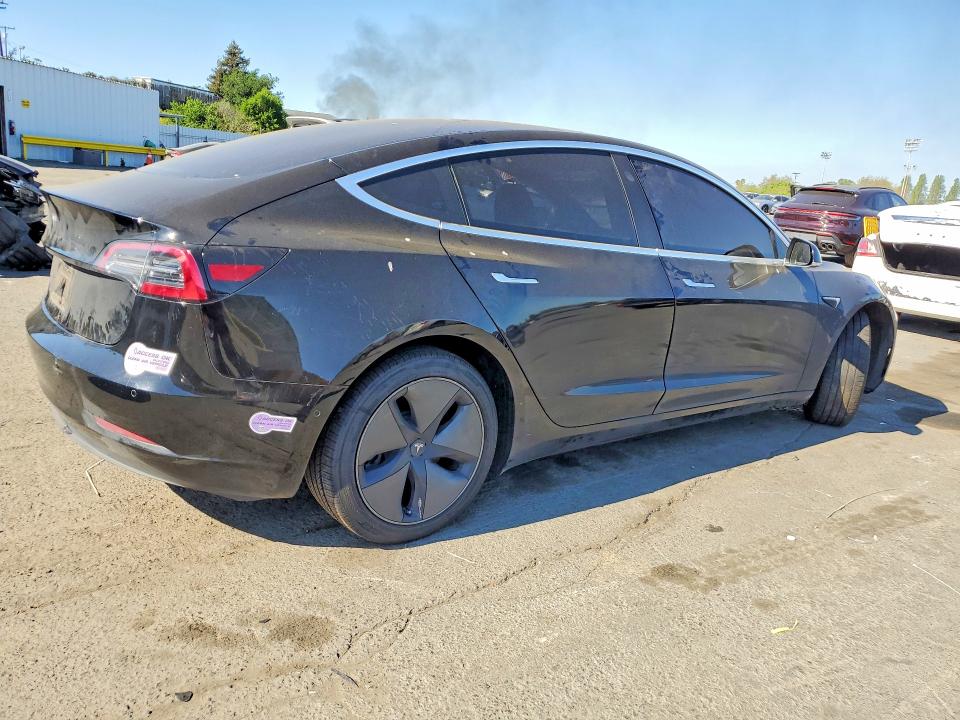 Продажа на аукционе авто 2018 Tesla Model 3, vin: 5YJ3E1EA4JF165817, номер лота: 45890386