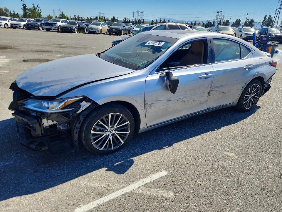 42002676 :رقم المزاد ، 58ADA1C18SU054526 vin ، 2025 Lexus Es 300h مزاد بيع