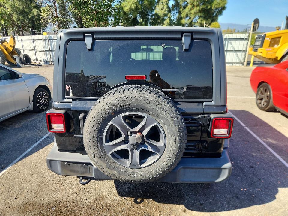 47278756 :رقم المزاد ، 1C4HJXDG5JW110802 vin ، 2018 Jeep Wrangler Unlimited مزاد بيع
