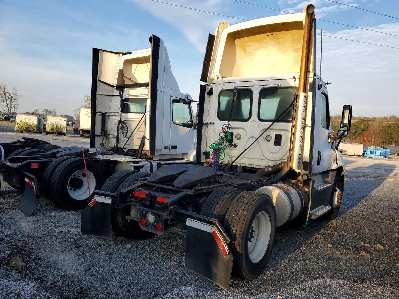 2016 Freightliner Cascadia 1 მანქანა იყიდება აუქციონზე, vin: 1FUBGEDV3GLHC5616, აუქციონის ნომერი: 77429025