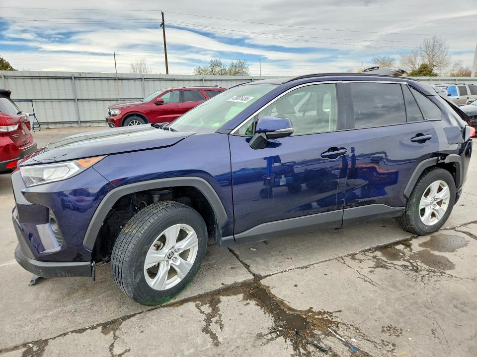 Продажа на аукционе авто 2019 Toyota Rav4, vin: JTMP1RFV7KD039313, номер лота: 45981436