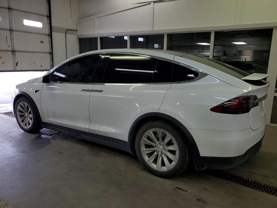 48145276 :رقم المزاد ، 5YJXCDE28MF324005 vin ، 2021 Tesla Model X مزاد بيع