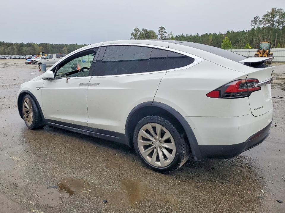 45672596 :رقم المزاد ، 5YJXCBE25GF022017 vin ، 2016 Tesla Model X مزاد بيع